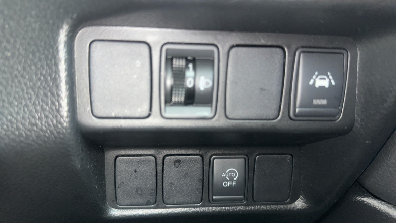 Nissan Qashqai 1.3 DiG-T N-Connecta 5dr Petrol Hatchback